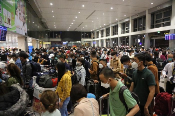 1 San Bay Ben Xe Dong Nghet Nguoi Ve Que An Tet