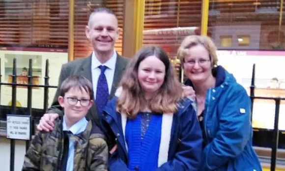 2 Thu Vui Cua 3 Cha Con Luc Ranh Roi Giup Dem Ve Cho Gia Dinh 20 Ty Dong