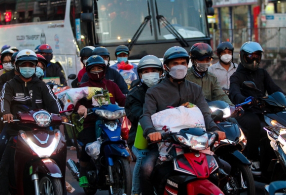 6 Dong Nghit Nguoi Dan Di Xe May Ve Mien Tay Don Tet Gian Nan Ma Vui