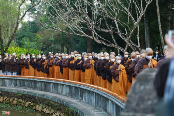 10 Hang Nghin Nguoi Tien Biet Thien Su Thich Nhat Hanh