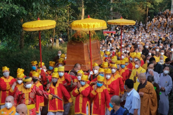 11 Hang Nghin Nguoi Tien Biet Thien Su Thich Nhat Hanh