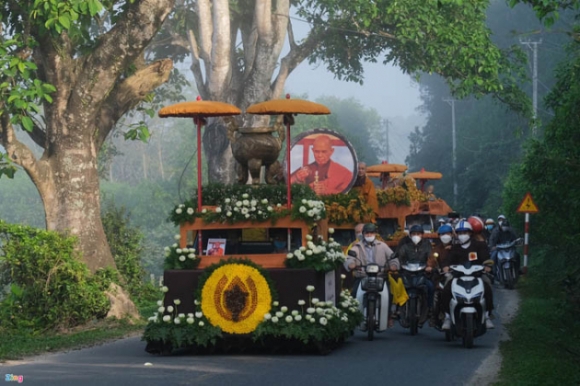 1 Hang Nghin Nguoi Tien Biet Thien Su Thich Nhat Hanh