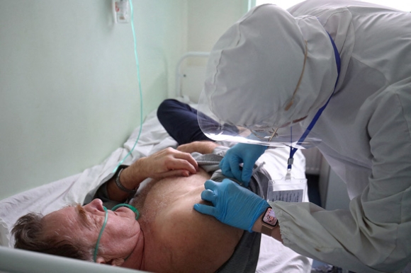 1 Nga Lan Dau Ghi Nhan Hon 100000 Ca Covid 19 Mot Ngay