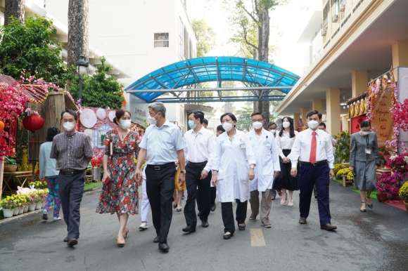 3 Giam Doc So Y Te Tphcm Khuyen Cao Nguoi Dan Vui Tet Nho Khau Trang Han Che Tap Trung Dong Nguoi