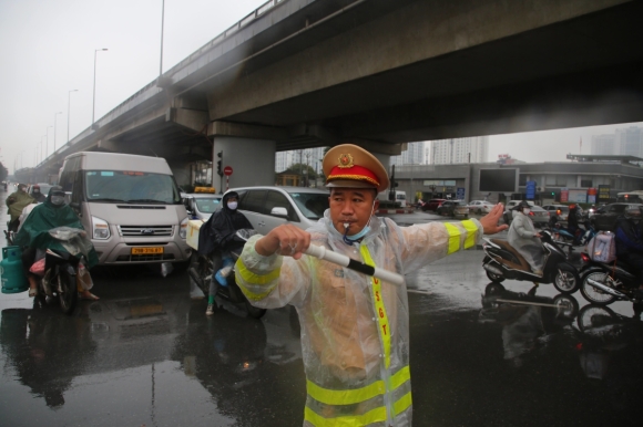3 Nguoi Dan Doi Mua Roi Ha Noi Ve Que An Tet