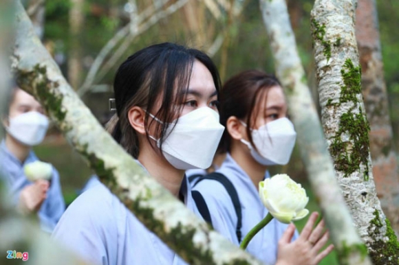 4 Hang Nghin Nguoi Tien Biet Thien Su Thich Nhat Hanh