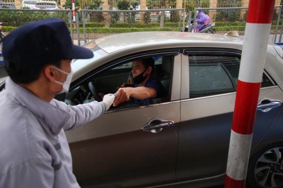 4 Nguoi Dan Doi Mua Roi Ha Noi Ve Que An Tet