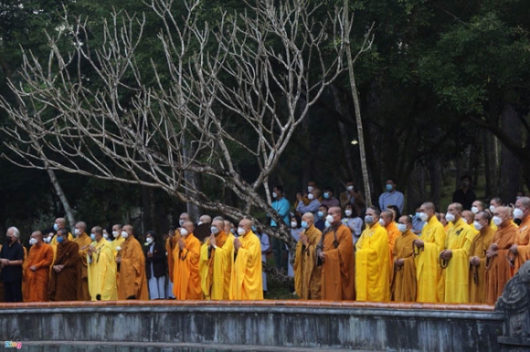7 Hang Nghin Nguoi Tien Biet Thien Su Thich Nhat Hanh