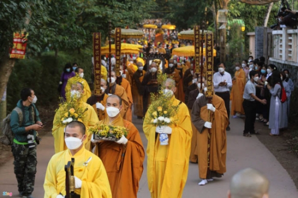 8 Hang Nghin Nguoi Tien Biet Thien Su Thich Nhat Hanh