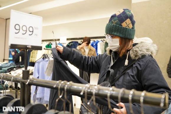 8 Nguoi Dan Ha Noi Do Xo Vao Sieu Thi Mua Sam Trong Ngay Dau Nghi Tet