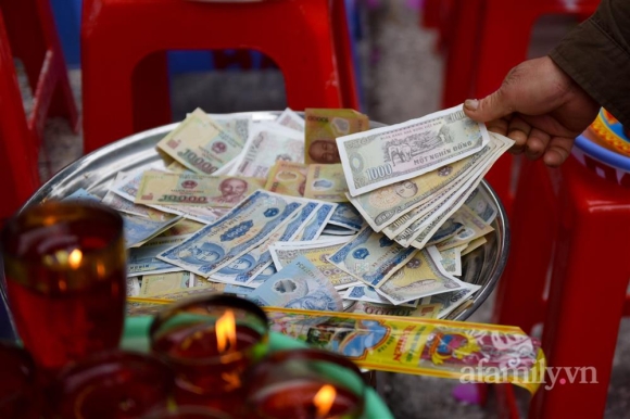 10 Ha Noi Nguoi Dan Toi Chua Vai Vong Cau Binh An Trong Ngay Mung 1 Tet