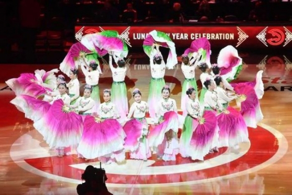 16 Hinh Anh Nguoi Dan Cac Nuoc Tung Bung Don Tet Nham Dan