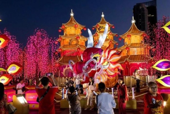 17 Hinh Anh Nguoi Dan Cac Nuoc Tung Bung Don Tet Nham Dan