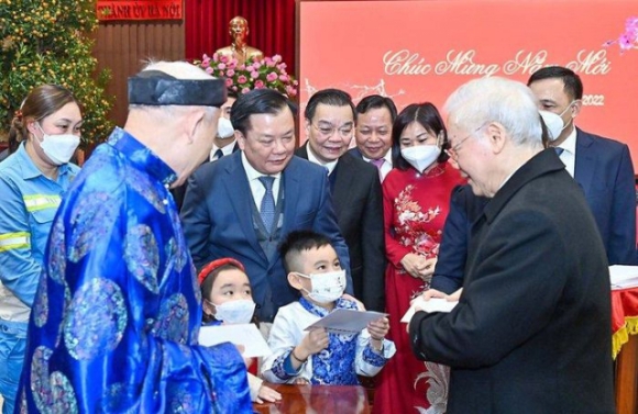 1 Tong Bi Thu Chuc Tet Va Li Xi Nguoi Dan Thu Do