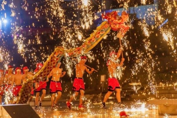 3 Hinh Anh Nguoi Dan Cac Nuoc Tung Bung Don Tet Nham Dan