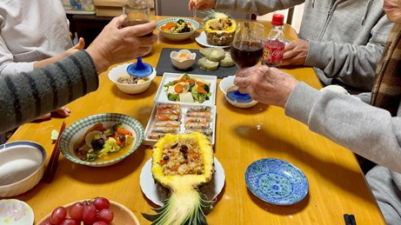 13 Nguoi Viet O Chau Phi A Au Don Tet Nang Niu Lo Dua Hanh Chiec Banh Tet