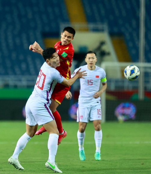1 Doi Tuyen Trung Quoc Bay Chuyen Co Roi Ha Noi Luc 2h Sang 3 2