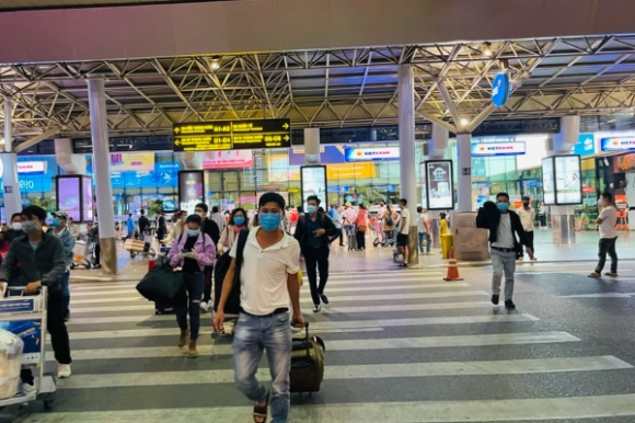 1 Hanh Trinh Hoi Huong Nho Doi Cua Mot Nguoi Viet O Uc Va Cau Hoi Ai Giai Cuu Ai