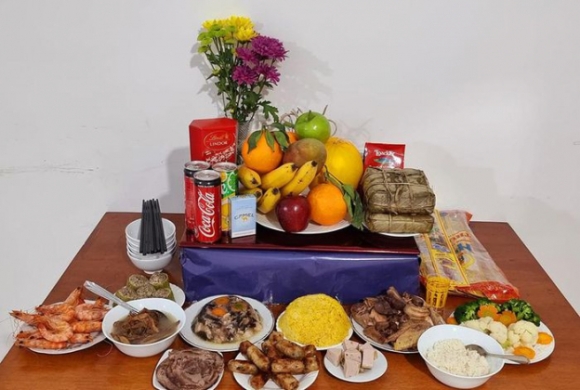 8 Nguoi Viet O Chau Phi A Au Don Tet Nang Niu Lo Dua Hanh Chiec Banh Tet