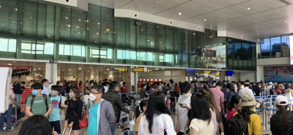 1 Tan Son Nhat Nhon Nhip Khach Di Lai Ngay Dau Nam