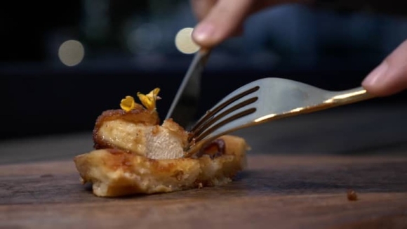 2 Thoi Cua Thit Gia Dang Den Gan