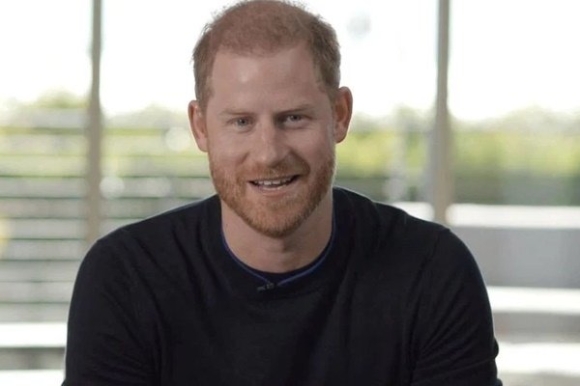 1 Hoang Tu Harry Tai Xuat Voi Dien Mao Moi Dua Ra Phat Ngon Gay Tranh Cai Den Hoang Gia Anh Cung Bat Luc