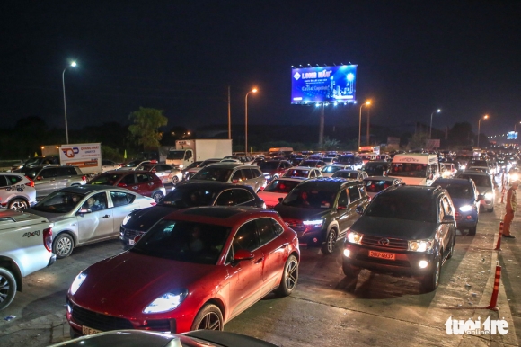1 Nguoi Dan Tro Lai Ha Noi Som Cao Toc Phap Van Cau Gie Un U Keo Dai