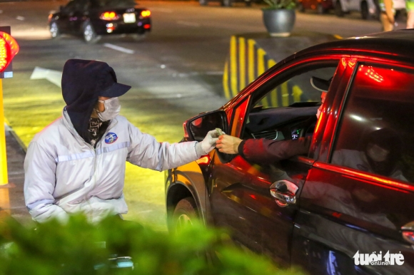 4 Nguoi Dan Tro Lai Ha Noi Som Cao Toc Phap Van Cau Gie Un U Keo Dai