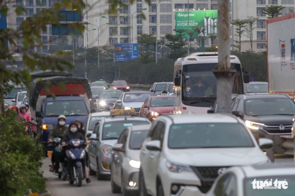 6 Nguoi Dan Tro Lai Ha Noi Som Cao Toc Phap Van Cau Gie Un U Keo Dai