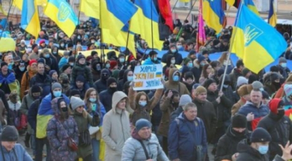 2 Hang Nghin Nguoi Ukraine Do Xuong Duong O Thanh Pho Sat Bien Gioi Nga