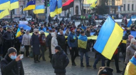 8 Hang Nghin Nguoi Ukraine Do Xuong Duong O Thanh Pho Sat Bien Gioi Nga