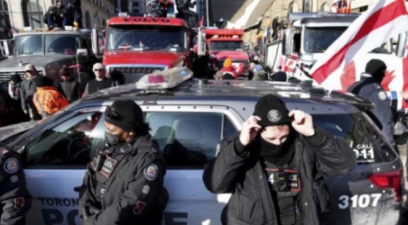 11 Doan Xe Bieu Tinh Lam Te Liet Trung Tam Thu Do Canada