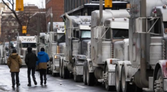 2 Doan Xe Bieu Tinh Lam Te Liet Trung Tam Thu Do Canada