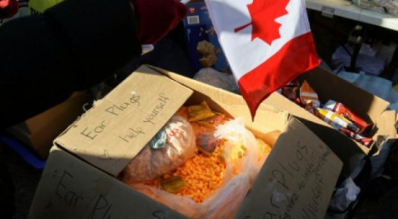 4 Doan Xe Bieu Tinh Lam Te Liet Trung Tam Thu Do Canada