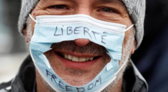 8 Doan Xe Bieu Tinh Lam Te Liet Trung Tam Thu Do Canada