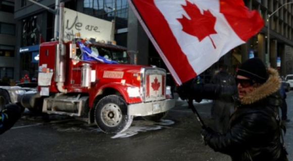 9 Doan Xe Bieu Tinh Lam Te Liet Trung Tam Thu Do Canada