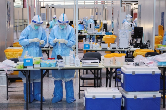 2 Rac Thai Chat Dong Tren Duong Pho Tai Marseille Phap