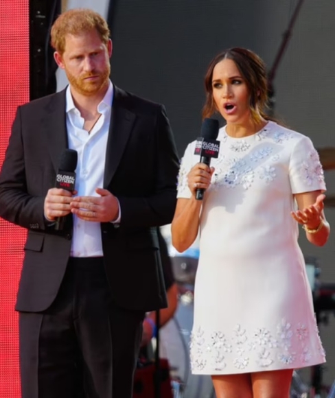 1 Vuong Hau Moi Lan Dau Xuat Hien Nhan Ve Phan Ung Khong Ngo Cua Du Luan Nha Meghan La Bet Bat Nhat