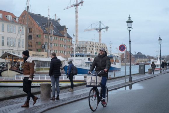 1 Cuoc Song O Quoc Gia Chau Au Dau Tien Do Bo Toan Bo Han Che Phong Covid 19