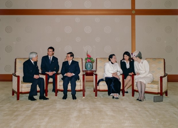 10 Nhung Hinh Anh Rat Dung Di Cua Nhat Hoang Akihito Va Hoang Hau