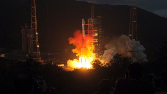 1 Manh Vo Ten Lua Trung Quoc Sap Dam Vao Mat Trang Chuyen Gia Nham Lan Cua Spacex