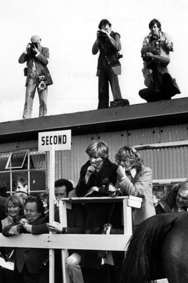 3 Cau Chuyen Dang Chat It Ai Biet Dang Sau Buc Anh Cong Nuong Diana Cong Khai Tro Chuyen Voi Tinh Dich Camilla