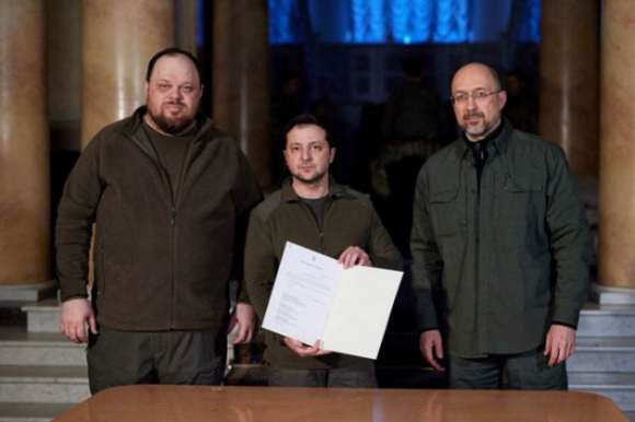 1 Ukraine Nop Don Xin Gia Nhap Eu