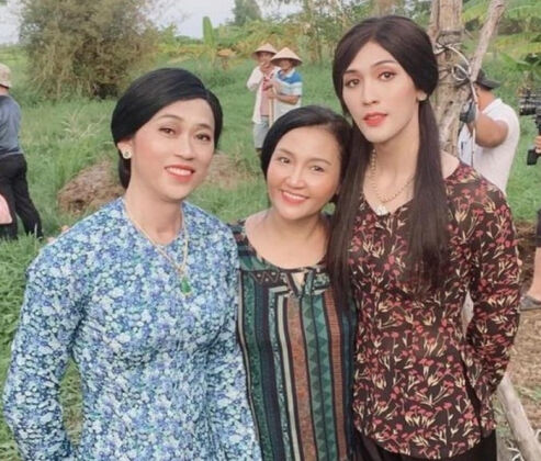 2 Khan Gia Quay Lung Phan Doi Phim Cua Hoai Linh Du Chua Cong Chieu  Ong Vua Phong Ve Nay Con Dau