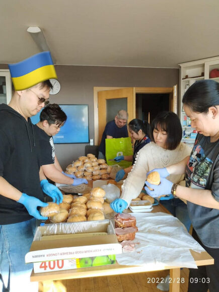 2 Nguoi Viet O Ba Lan Dum Boc Dong Huong Tu Ukraine