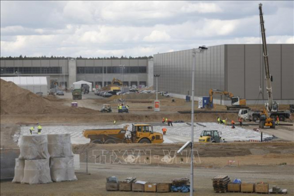 1 Duc Phe Duyet Du An San Xuat O To Dien Cua Tesla