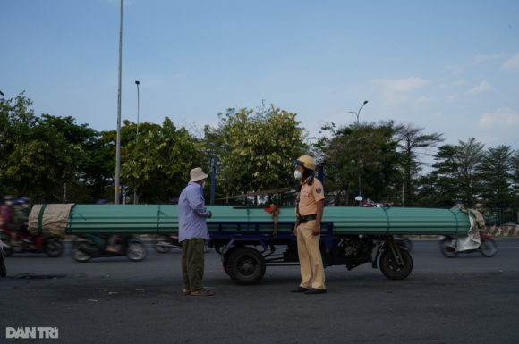 4 Nguoi Phu Nu Bat Khoc Vi So Ca Chet Khi Bi Xu Phat Cho Hang Cong Kenh