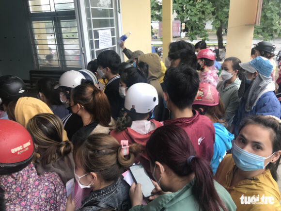 1 Chen Lan Di Xin Giay Xac Nhan Het Covid 19 O Da Nang