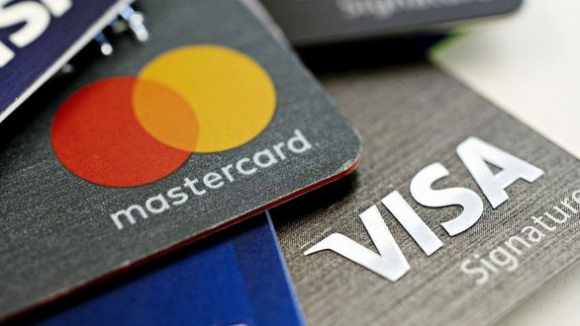 1 Visa Va Mastercard Ngung Hoat Dong Tai Nga Ngan Hang Nga Len Tieng Tran An