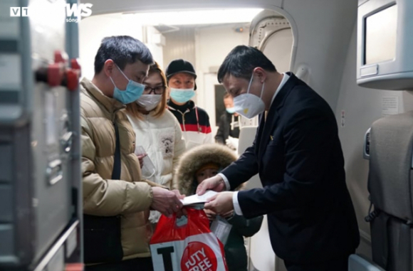 4 Anh 287 Nguoi Viet O Ukraine Tren Chuyen Bay Ve Nuoc